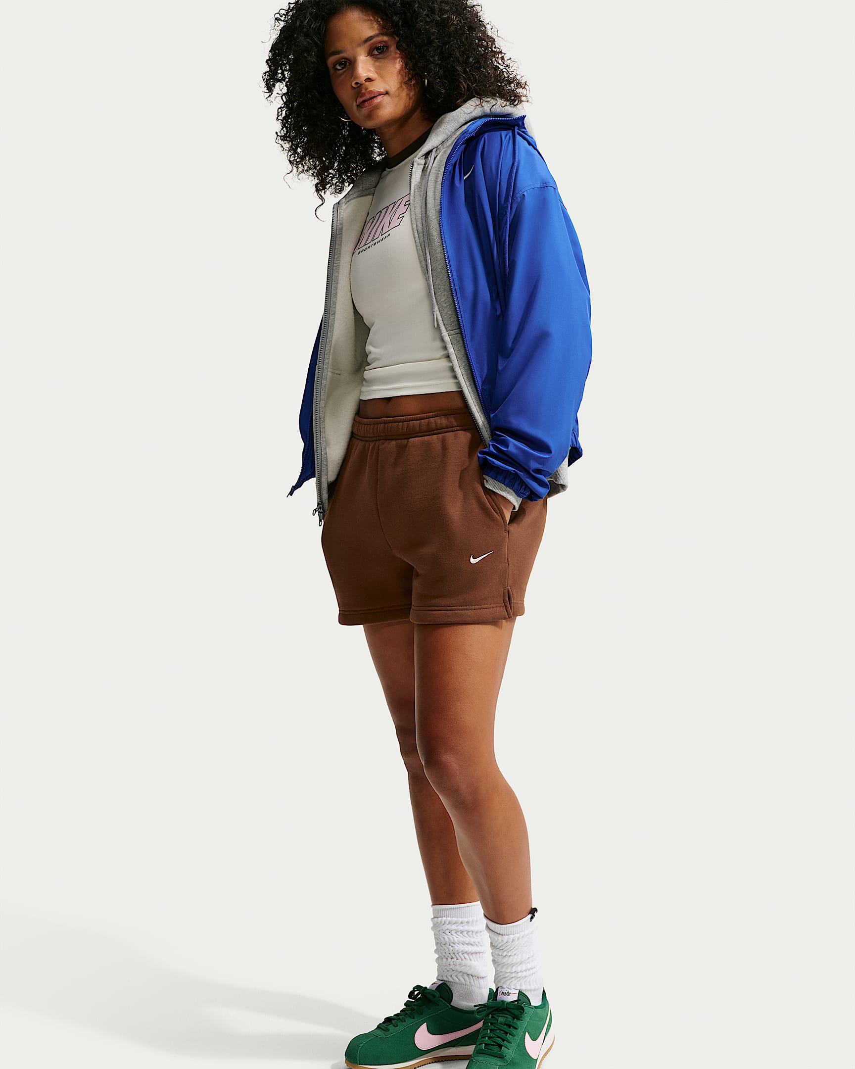 NIKE W NK STDO FLC MW MR STD 4 SHRT CACAO WOW/SAIL – Bild 4