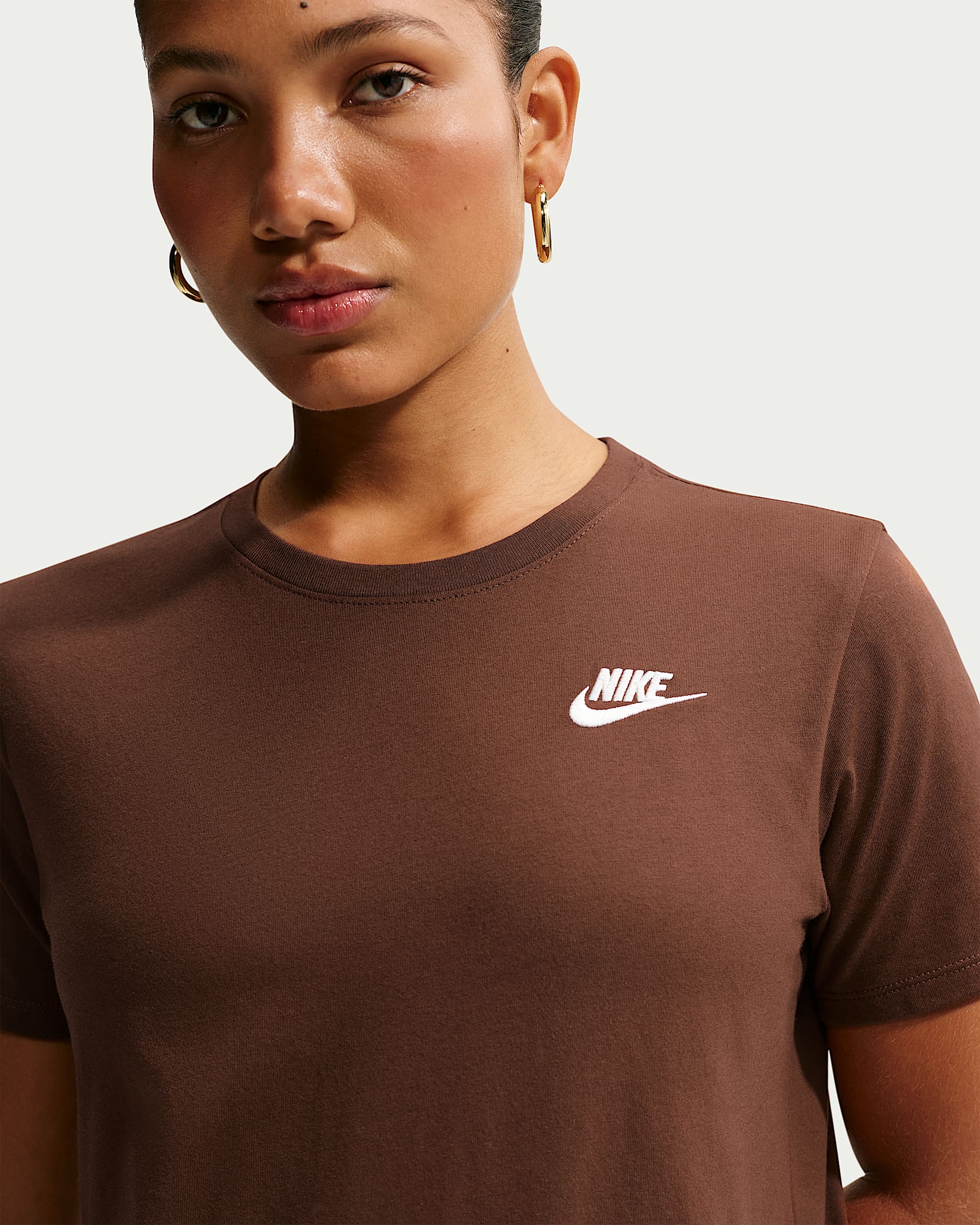 NIKE W NSW CLUB SS TEE CACAO WOW – Bild 3