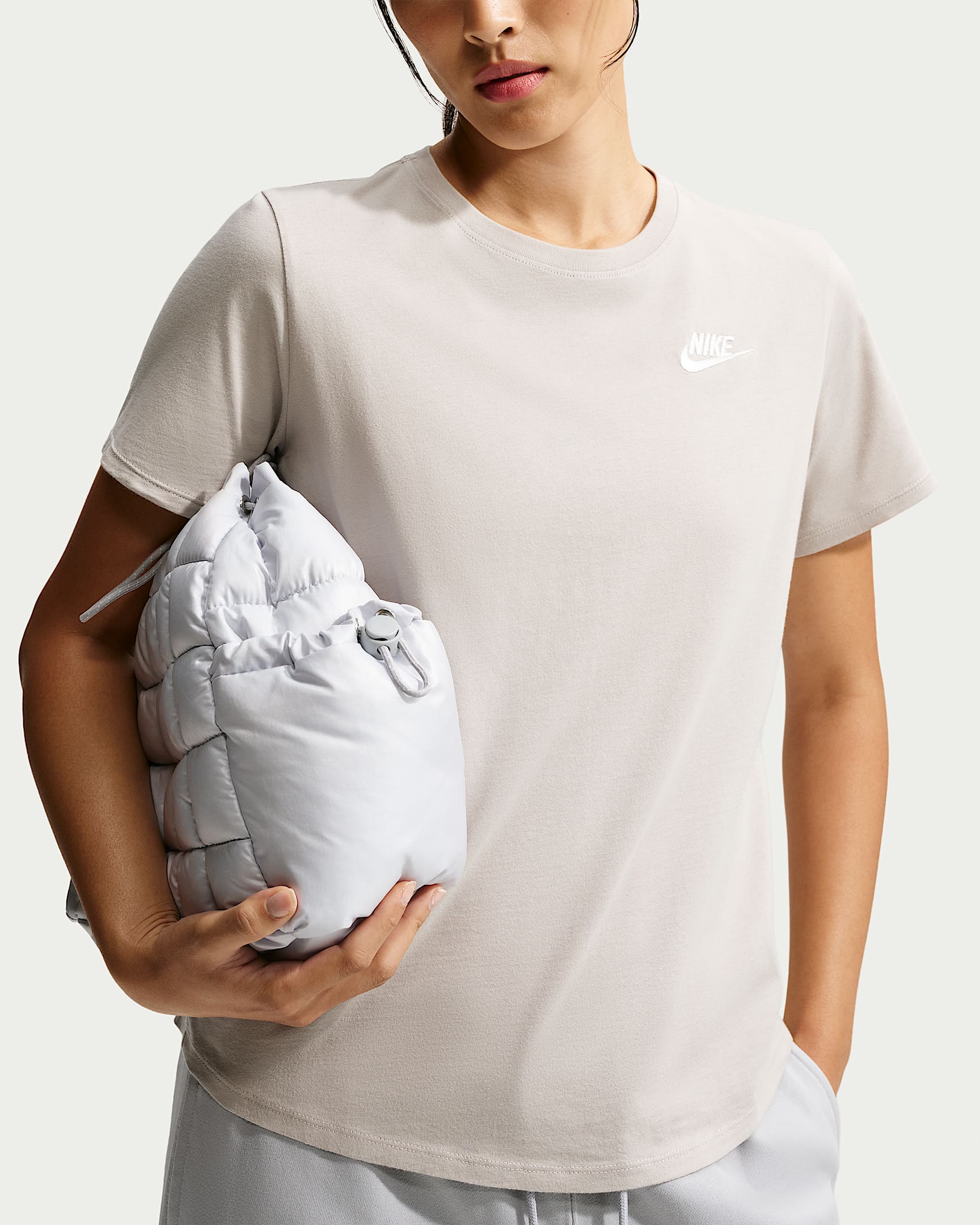 NIKE W NSW CLUB SS TEE CREAM II – Bild 3