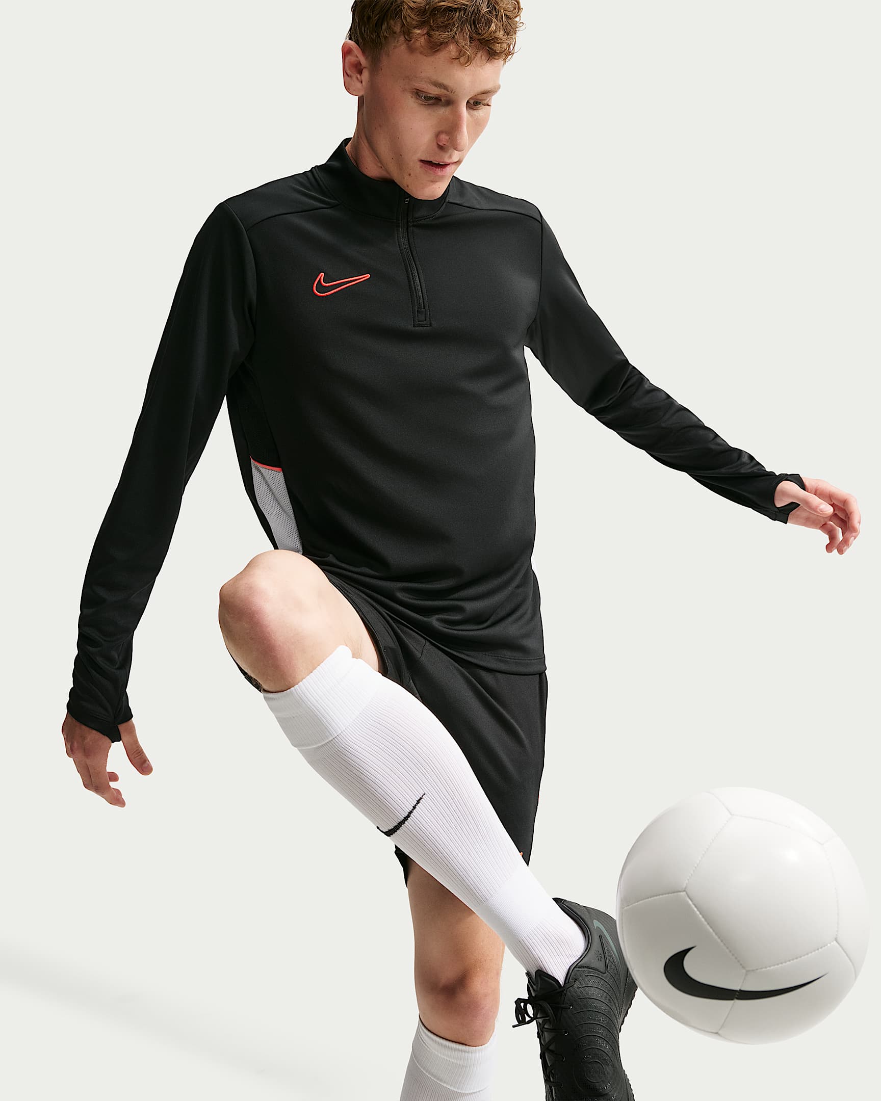 NIKE M NK DF ACD25 DRIL TOP BR BLACK/WHITE/BRIGHT CRIMSON – Bild 3