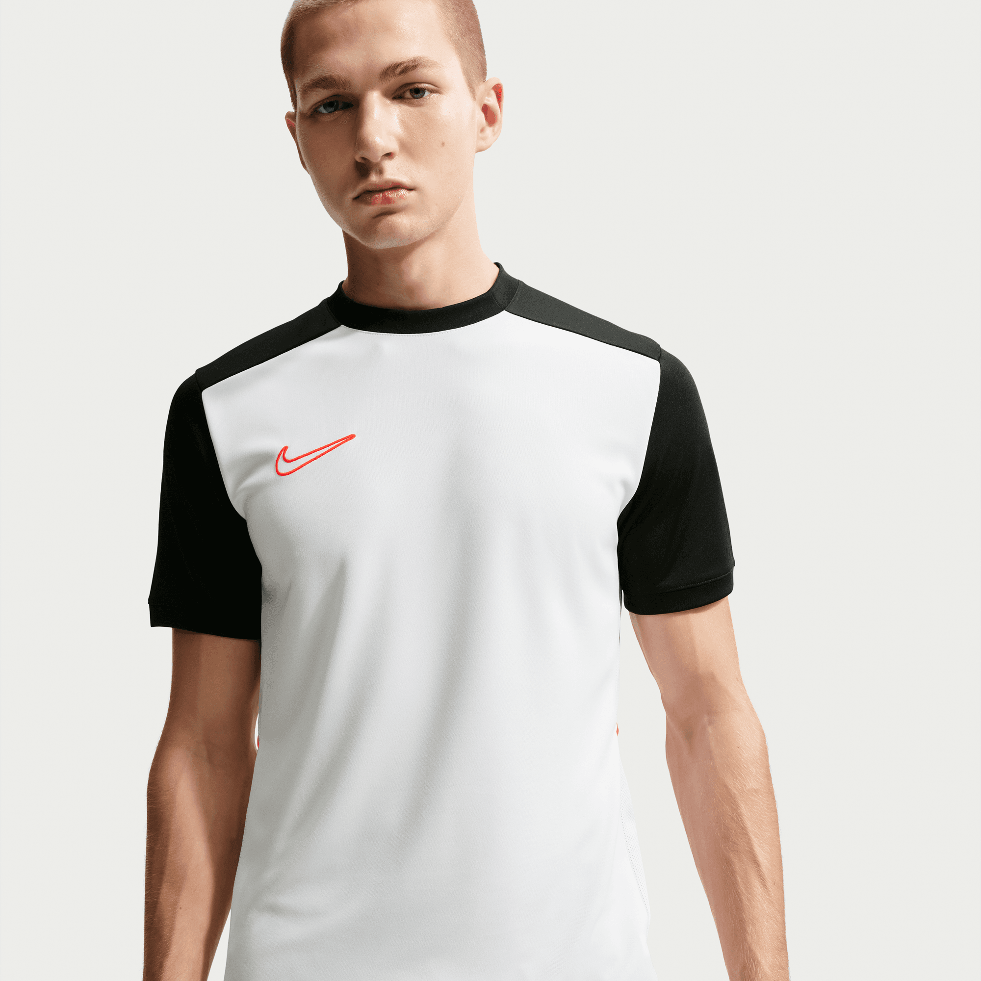 NIKE M NK DF ACD25 SS TOP BR WHITE/BLACK/BRIGHT CRIMSON – Bild 3