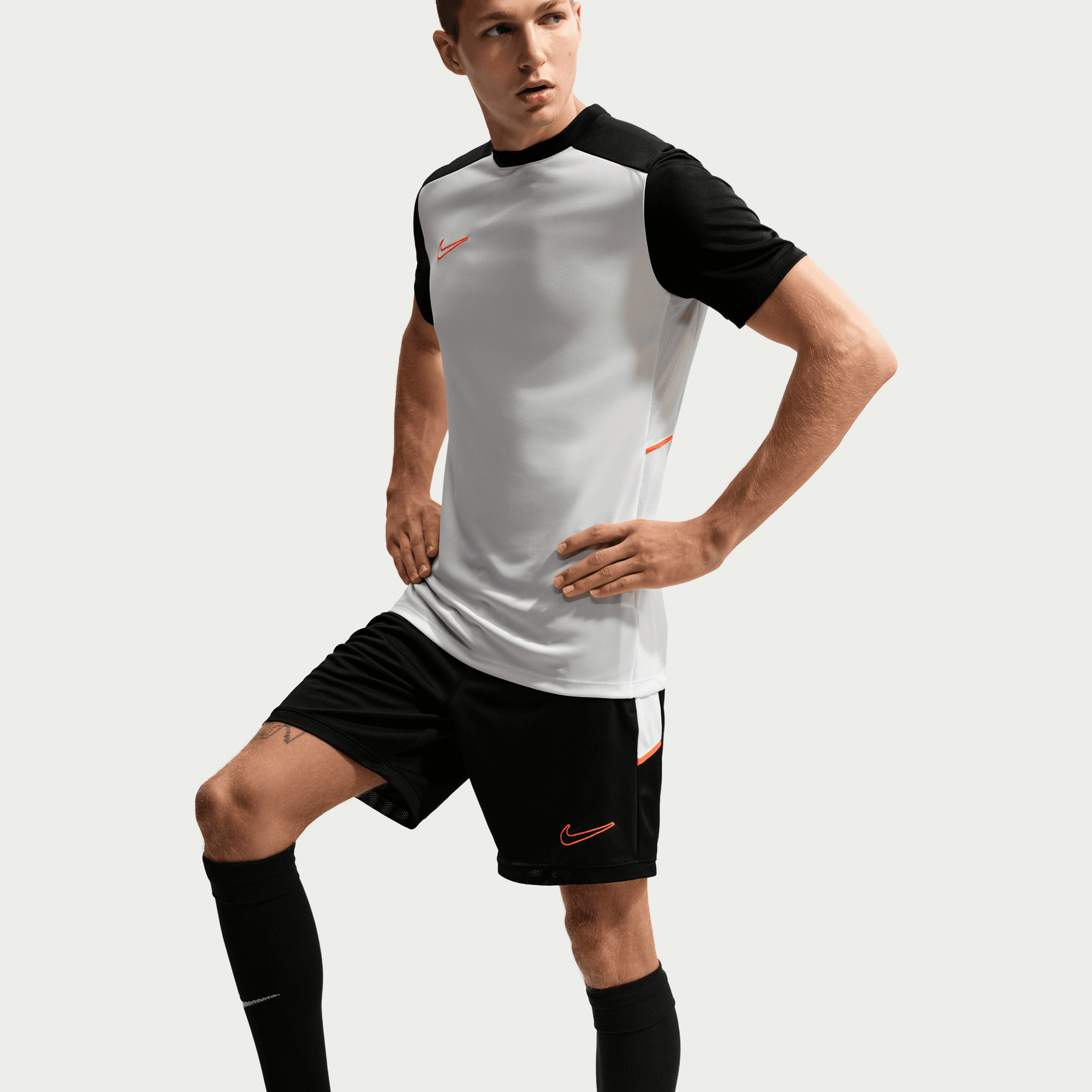 NIKE M NK DF ACD25 SS TOP BR WHITE/BLACK/BRIGHT CRIMSON – Bild 5